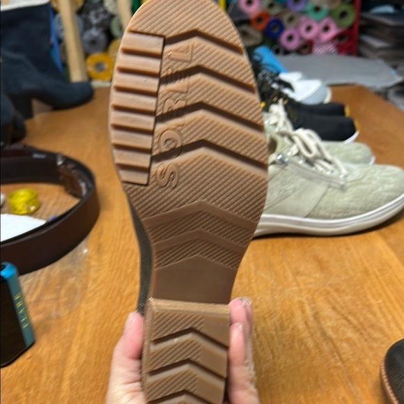 Sorel Gray Ankle Boots with Chelsea Style - Picture 5 of 7